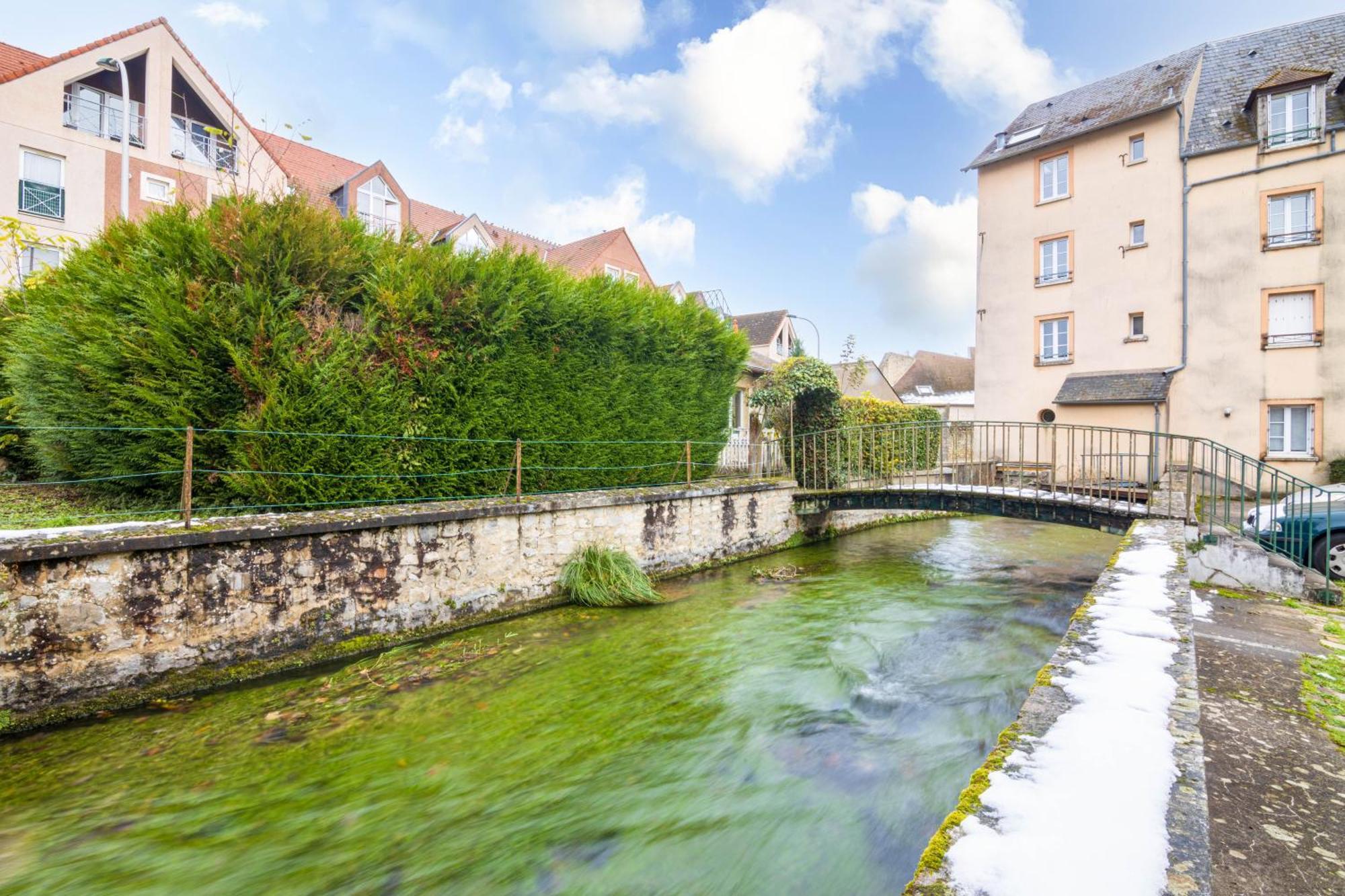 Studio Chaleureux A Etampes, France Luaran gambar